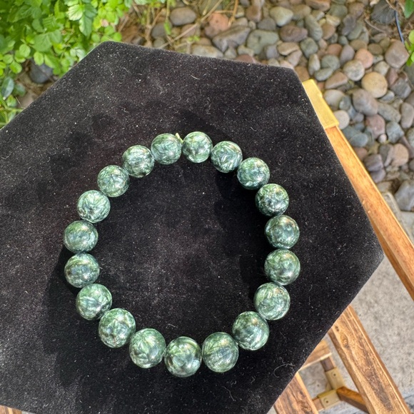 Elegant Seraphinite 10mm bracelet - Picture 3 of 4